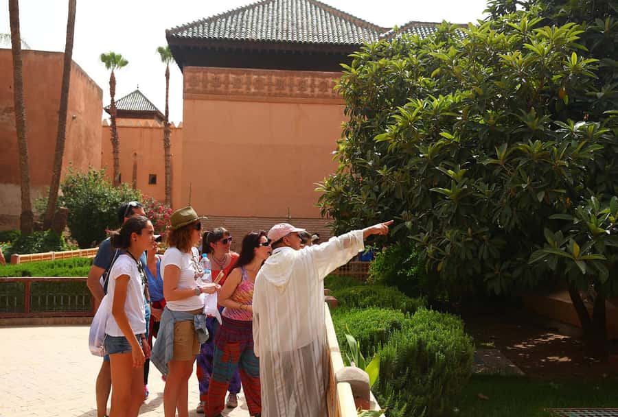 Marrakech: Bahia Palace, Saadian Tombs & Medina Guided Tour - The Saadian Tombs and a famous queue