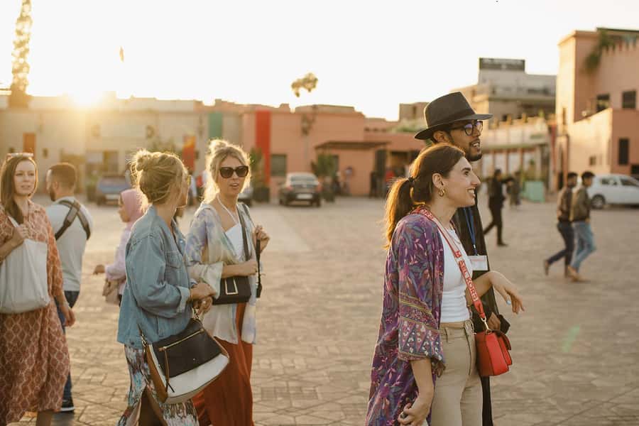 Marrakech: Bahia Palace, Saadian Tombs & Medina Guided Tour - Why the guide matters here