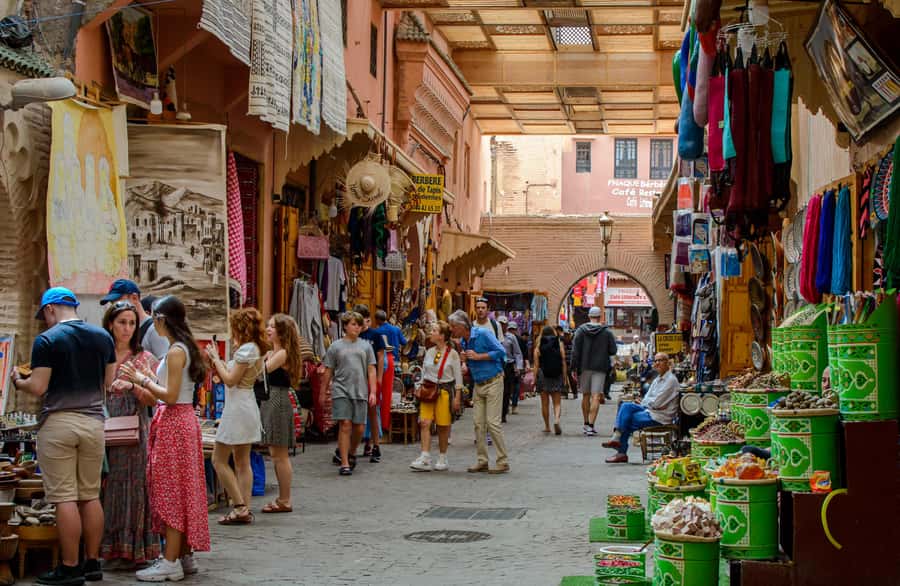 Marrakech: Bahia Palace, Saadian Tombs & Medina Guided Tour - Four hours on foot, with a few practical limits