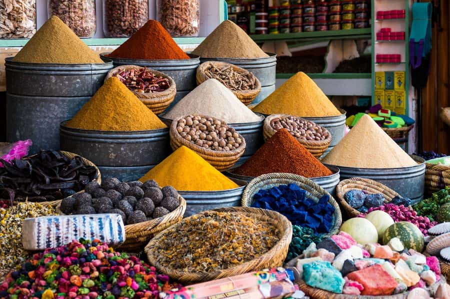 Marrakech: Bahia Palace, Saadian Tombs & Medina Guided Tour - Koutoubia Mosque and the royal quarter