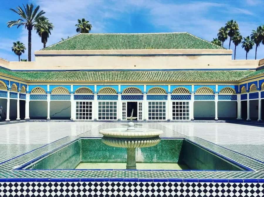 Marrakech: Bahia Palace, Saadian Tombs & Medina Walking Tour - Heat, pace, and group choice