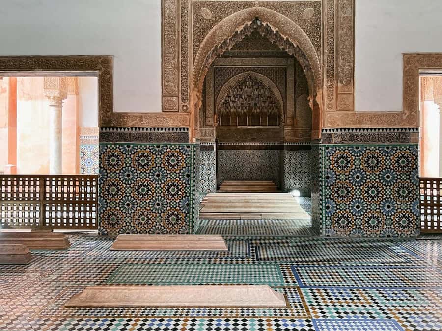 Marrakech: Bahia Palace, Saadian Tombs & Medina Walking Tour - A smart introduction to Marrakech’s old city