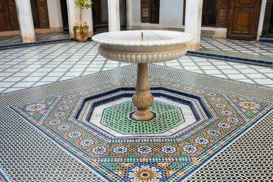 Marrakech: Bahia Palace, Saadian Tombs & Medina Walking Tour - The Kasbah, Bab Agnaou, and royal power