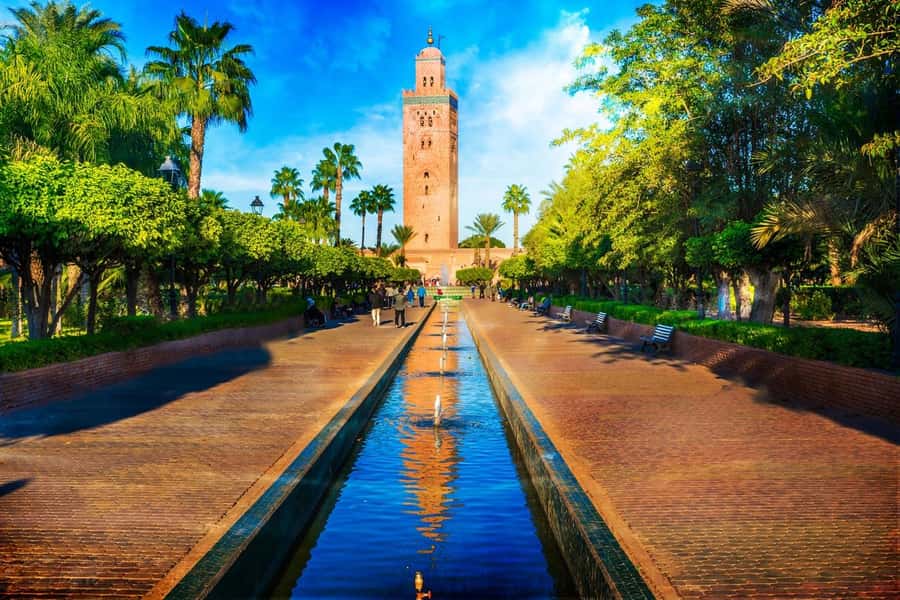 Marrakech: Bahia Palace, Saadian Tombs & Medina Walking Tour - Jemaa el-Fna and the finish