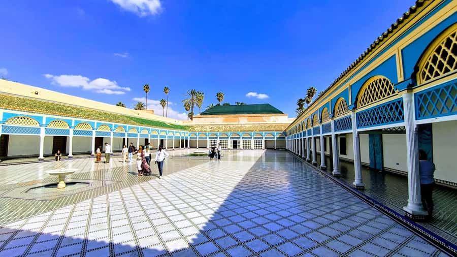 Marrakech: Bahia Palace, Saadian Tombs & Top Highlights Tour - Saadian Tombs and the wait inside