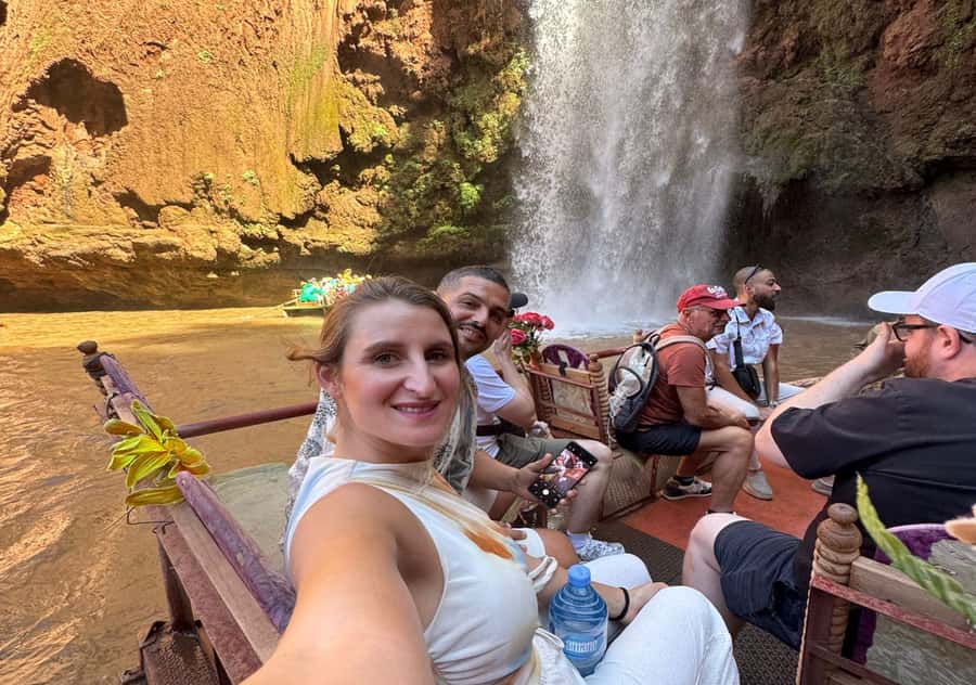 Marrakech: Day Tour to Ouzoud Waterfalls with Boat Trip - Eating tagine with a waterfall view