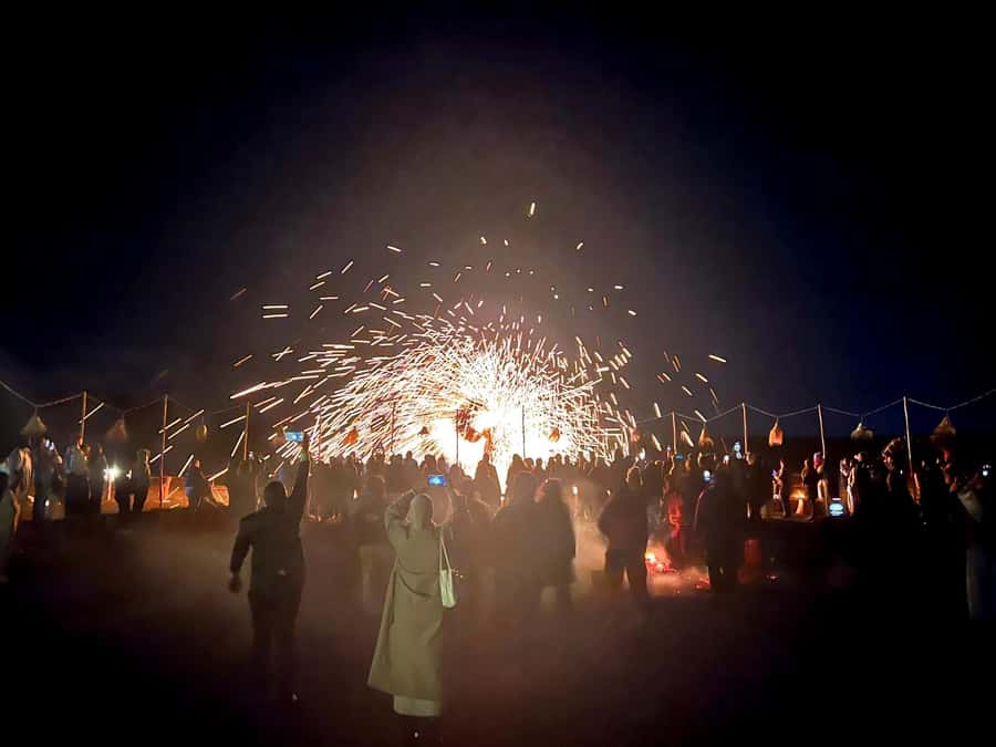 Marrakech: Evening Escape to the Agafay Desert - Dinner turns the camp into a social evening