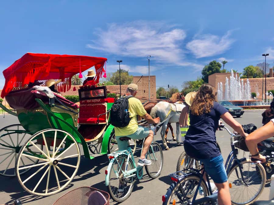 Marrakech:Guided City Cycling Tour - Culture, Colors & Charm - Refreshment break in a Medina café
