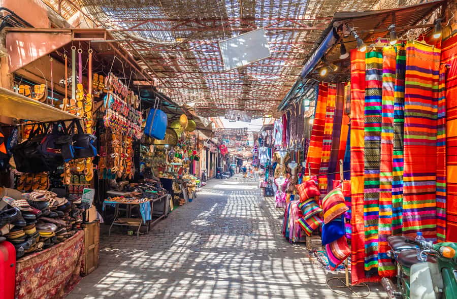 Marrakech Guided Souks Tour with a Local Insider - Medina stories, architecture, and daily life