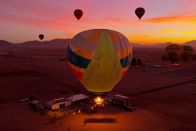 Marrakech: Hot Air Balloon at Sunrise - Watching the balloon come alive