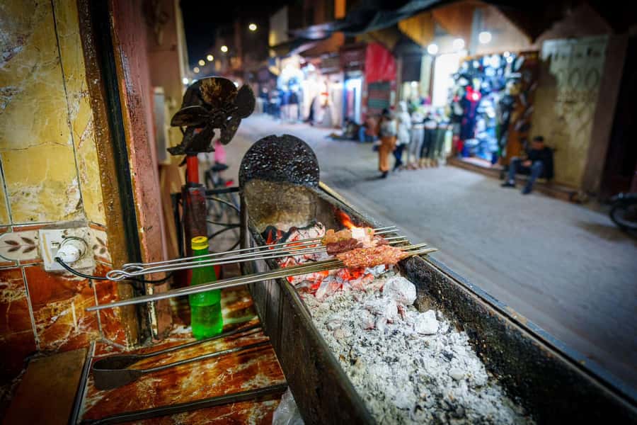 Marrakech: Local Food Tasting Tour with a Guide - What the 210-minute format feels like