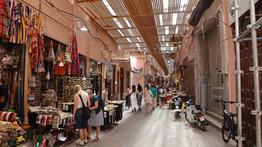 Marrakech: Medina, Souks, Artisans Guided Tour with Mint Tea - Wool and color in the dyers’ quarter