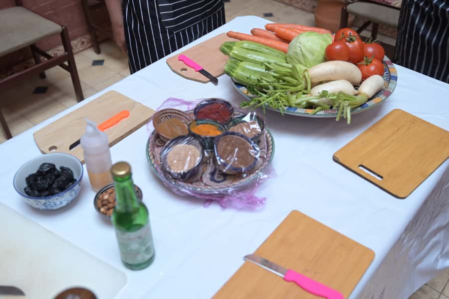 Marrakech: Moroccan Cooking Class for vegetarians and vegan - Tea, Conversation, and a Look at Family Life