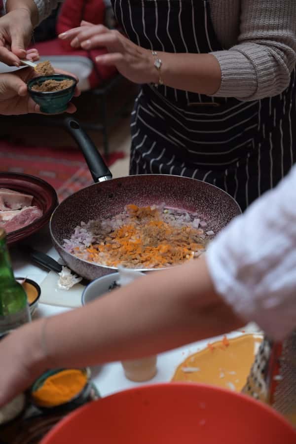 Marrakech: Moroccan Cooking Class for vegetarians and vegan - Preparing Moroccan Salads, Briwat, and Tagine