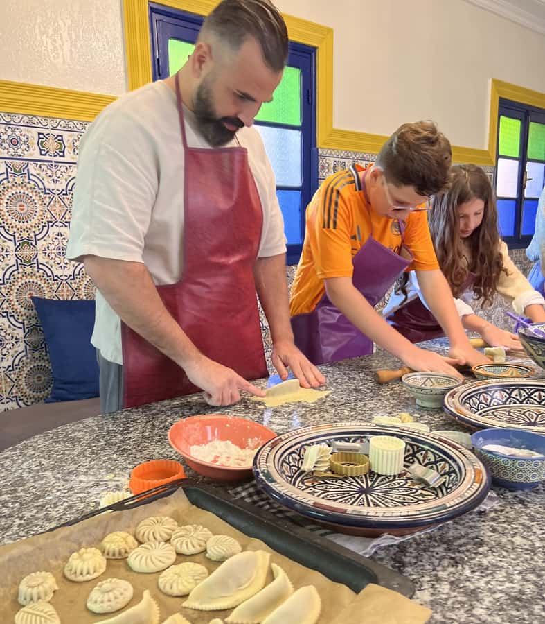Marrakech: Moroccan Pastries and Tea Class with a Local - Why the hands-on format works