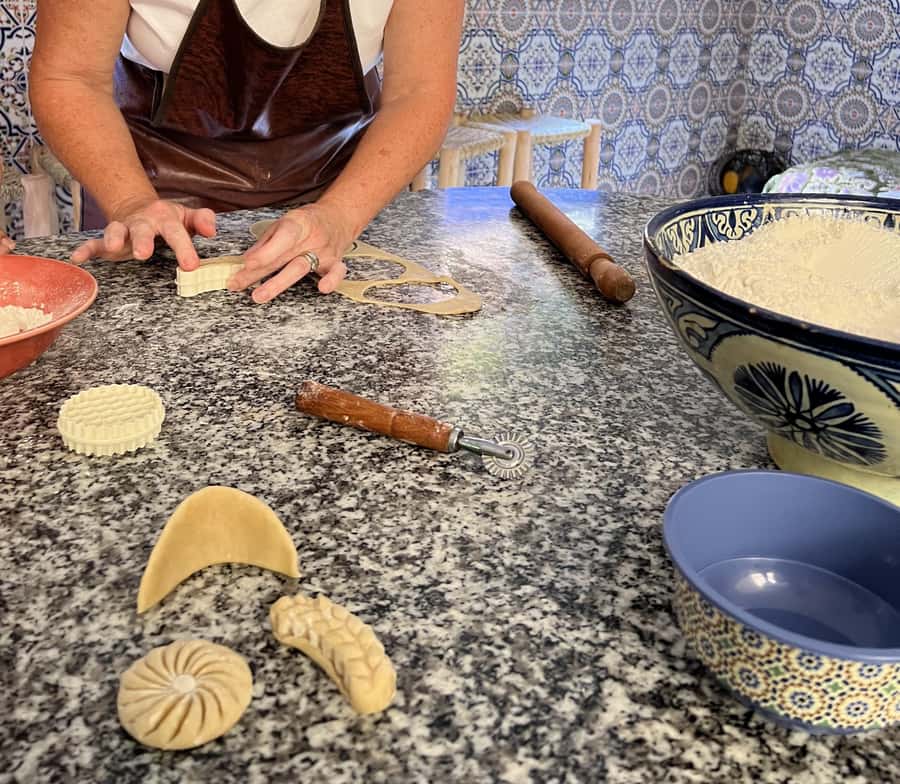 Marrakech: Moroccan Pastries and Tea Class with a Local - What makes it different from buying pastries in the medina