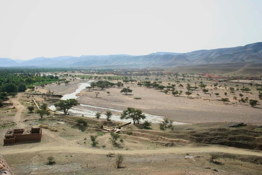 Marrakech/Ouarzazate: 2-Day Desert with Camel, 4x4 & Meals - A night in the camp, with hot showers and drums