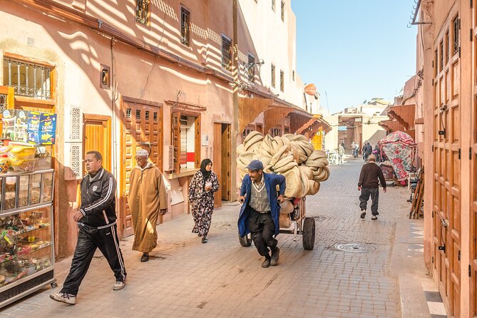 Marrakech: Palace, Museum, Madrasa & Medina Highlights Tour - Djemaa el Fna: starting in Marrakech’s public living room