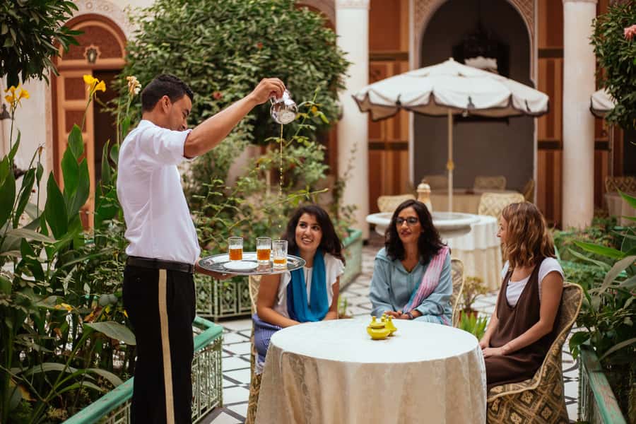 Marrakech: Private Food Tour – 10 Tastings with Locals - Koutoubia Mosque and the changing city view