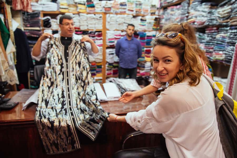 Marrakech: Private Souks Tour with Tea and Traditional Snack - Tea, msemmen, and a pause with your guide