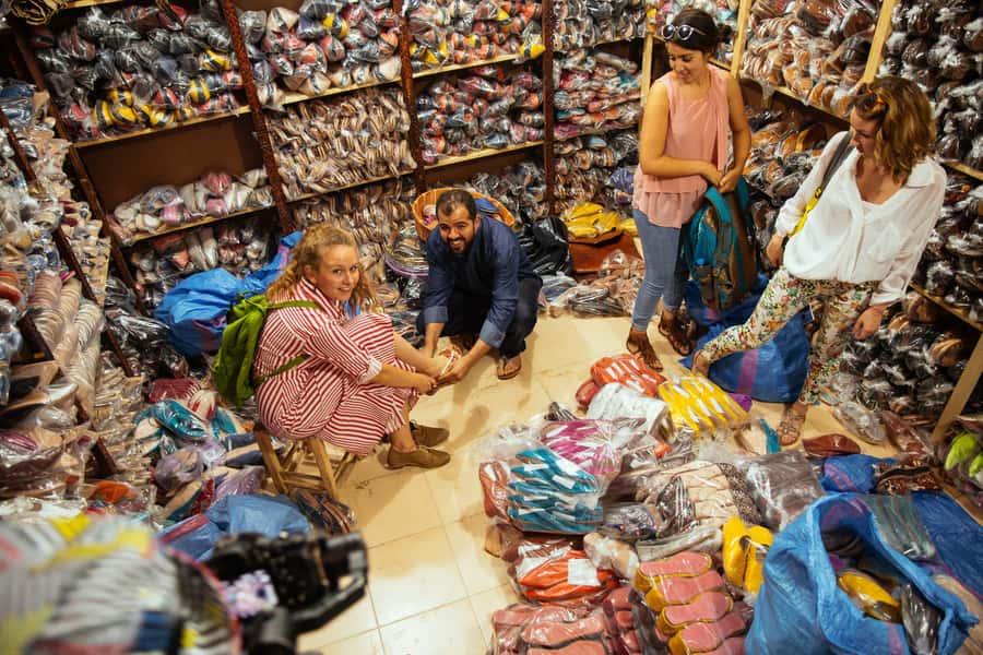 Marrakech: Private Souks Tour with Tea and Traditional Snack - Who should book this experience
