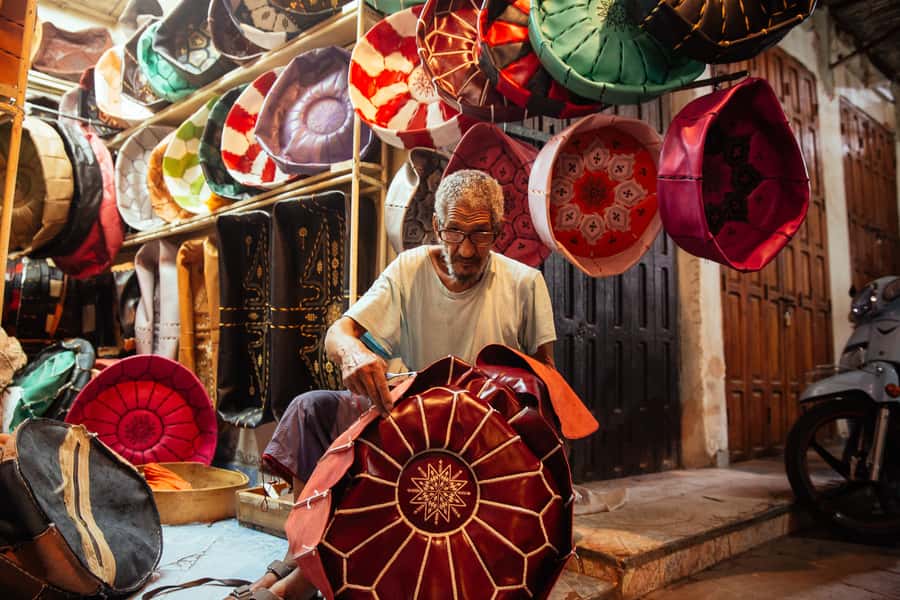Marrakech: Private Souks Tour with Tea and Traditional Snack - Starting in the Mellah and the spice souk