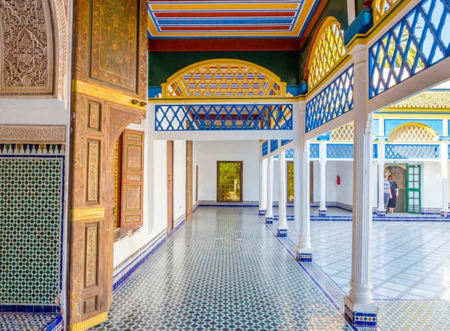 Marrakech: Saadian Tombs, Bahia Palace, Medina and Souk Tour - Guides who make the difference