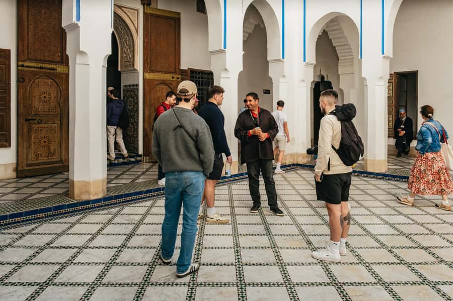 Marrakech: Saadian Tombs & Bahia Palace, Medina Guided Tour - Saadian Tombs and the queue problem