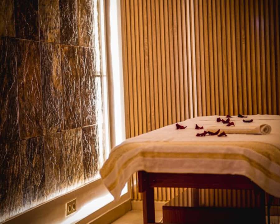 Marrakech: Spa Massage and Steam Hammam with Pickup - Tea, dates, and the ride back