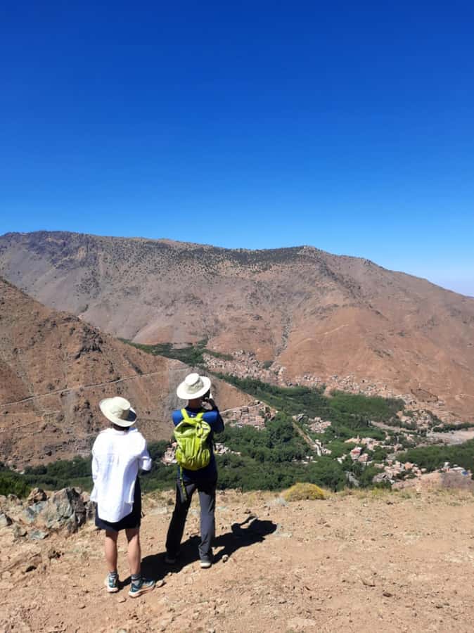 Marrakech: Tedli Summit Atlas Mountains Day Hike & Lunch - Lunch above the valley