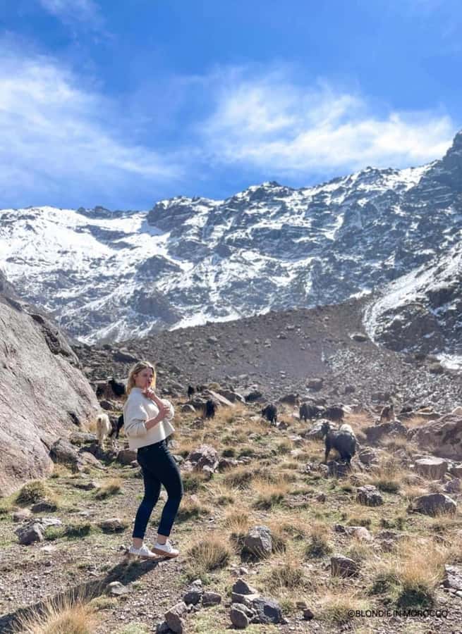 Marrakech: Tedli Summit Atlas Mountains Day Hike & Lunch - Breakfast, tea, and the first mountain views