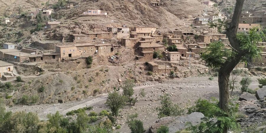 Marrakech To Fes: 3-Day Majestic Desert Sahara Tour - The road through Ouarzazate and the Dades Valley