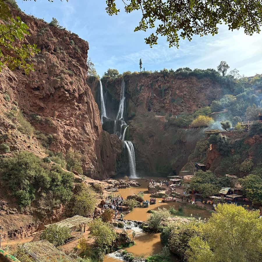 Marrakech to Ouzoud waterfalls day tour - Guide & boat ride - The descent, viewpoints, and orange juice stop