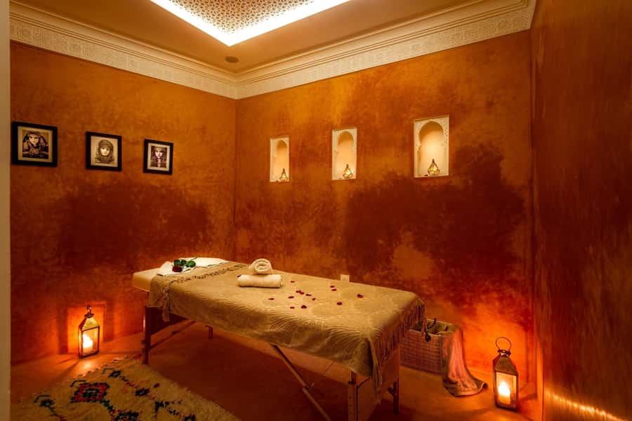 Marrakech: Traditional Hammam & Massage & Hotel Transfer - The first steps inside the hammam