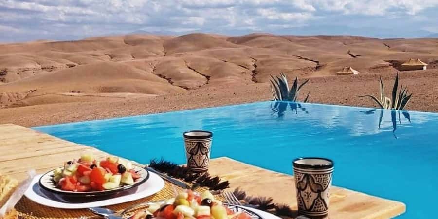 Marrakesh: Agafay Desert Tour with Lunch and Swimming Pool - Moroccan lunch with a desert view