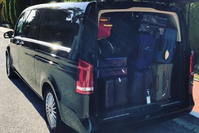 Private airport transfer to Casablanca. - Finding your driver after landing