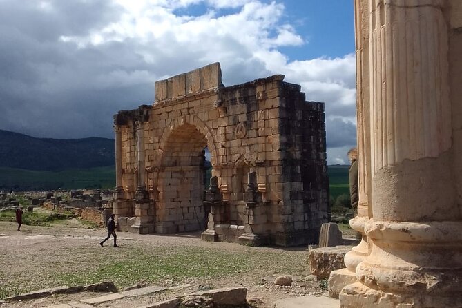 Private Day Tour to Meknes, Volubilis and Moulay Idriss from Fez - Volubilis: Roman ruins under the Moroccan sun