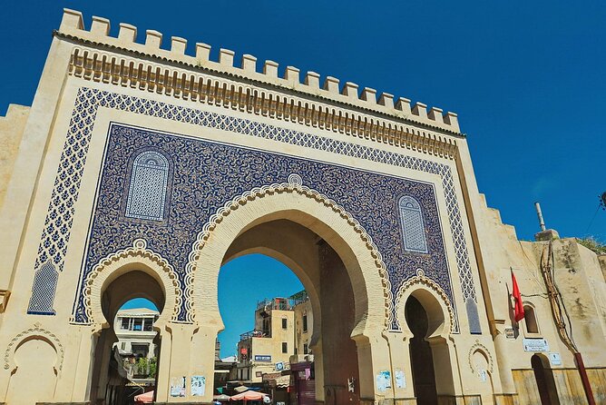 Private Fez Medina Guided Walking Tour - Walking the market lanes of the medina