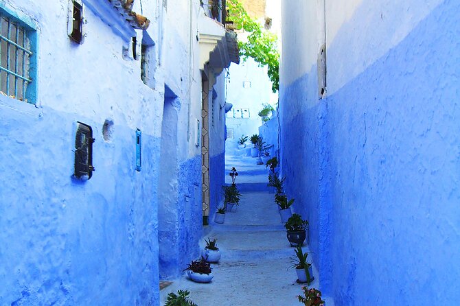 Private Full Day Trip To Chefchaouen From Fez - First steps into Chefchaouen’s blue lanes