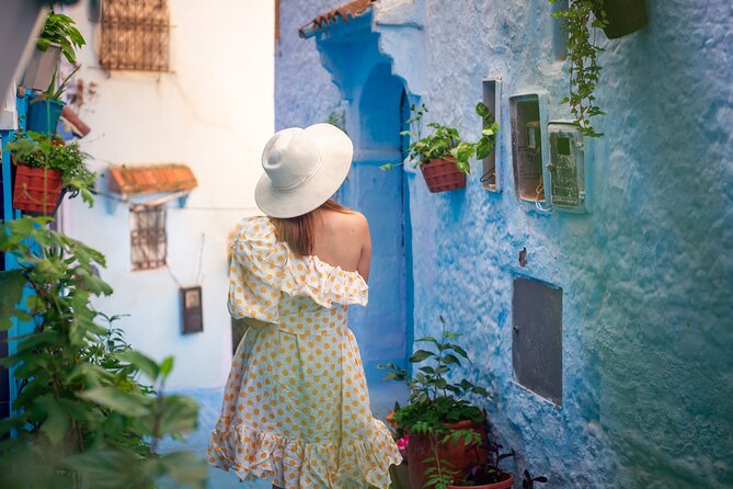 Private photo tour with a local pro photographer - Callejon El Asri, the famous Instagram street