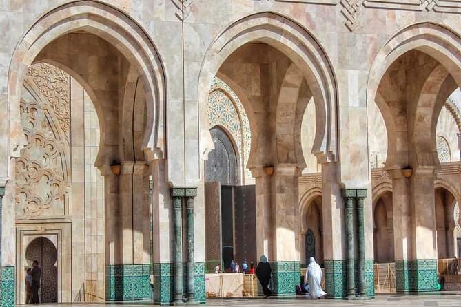 Skip the line Hassan 2 mosque Premium Tour entry ticket included - Meeting the representative on Rue de Tiznit