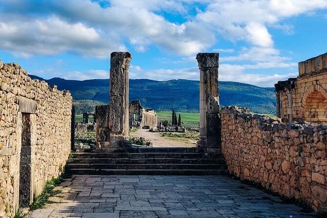 Small-Group Full-Day Meknes, Volubilis and Moulay Idriss Zerhoun Tour from Fez - The Pace, Walking, and Possible Delays