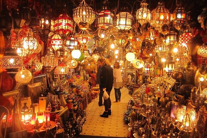 Souks Shopping Tours - Walking the souq Sammarin lanes