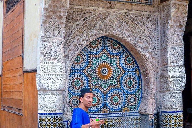 Tour guide in the old city of Fez - One hour in Fes el-Bali