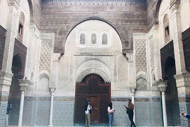Tour guide visit of fez medina ( private) - Paying respects at the Moulay Idriss II shrine